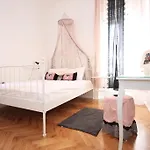 Hostal The *